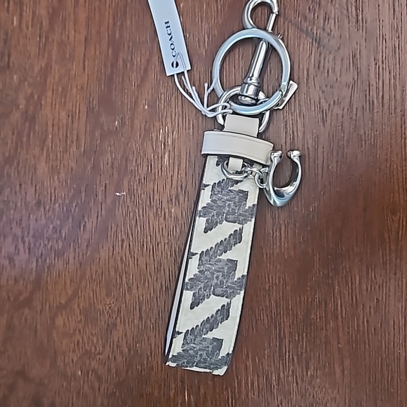 COACH KEYRING - Picture 12 of 12